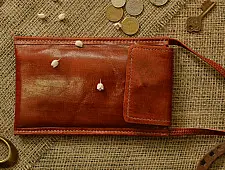 Itsy-bitsy! ❖ Kutchi Leather Purse { Mobile } { 4 }